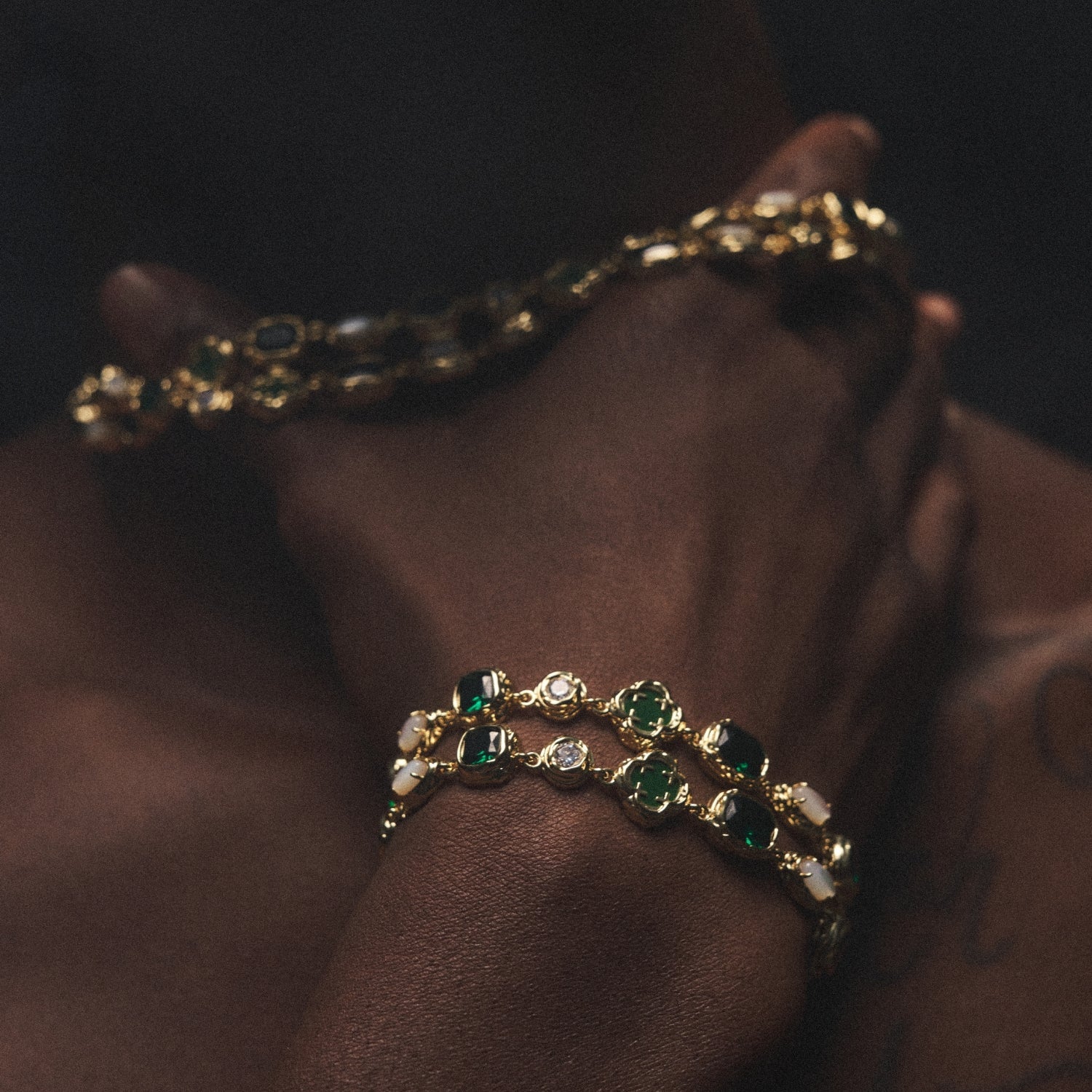 Armband aus geschmolzenem Smaragd (Gold)