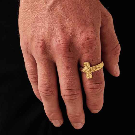 Crucifix Band Ring (Gold)