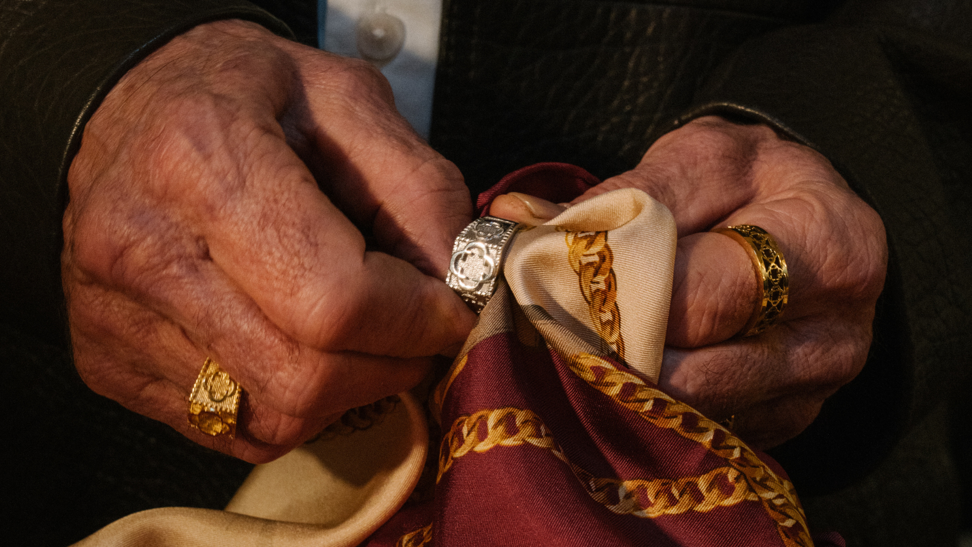 man resizing a ring
