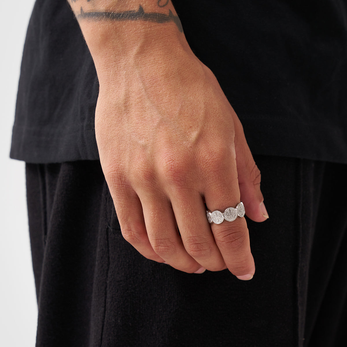 送税込【CRAFTD London】SAINT BENEDICT BAND RING (2色) 国内発 Saint Benedict Band Ring (Silver)