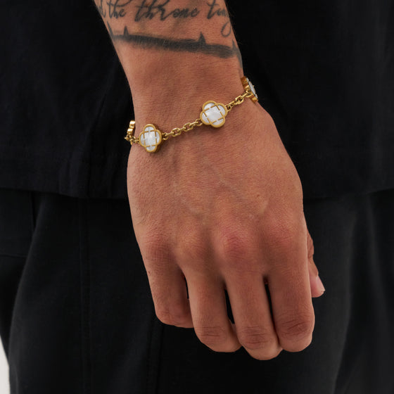 Armband mit weißem Kleestein (Gold)