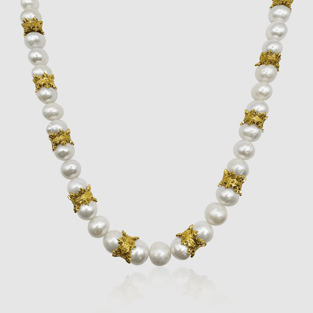 送税込【CRAFTD London】CROWN REAL PEARL NECKLACE (2色)国内発 CrownedPearls_Gold_Angle1.png?