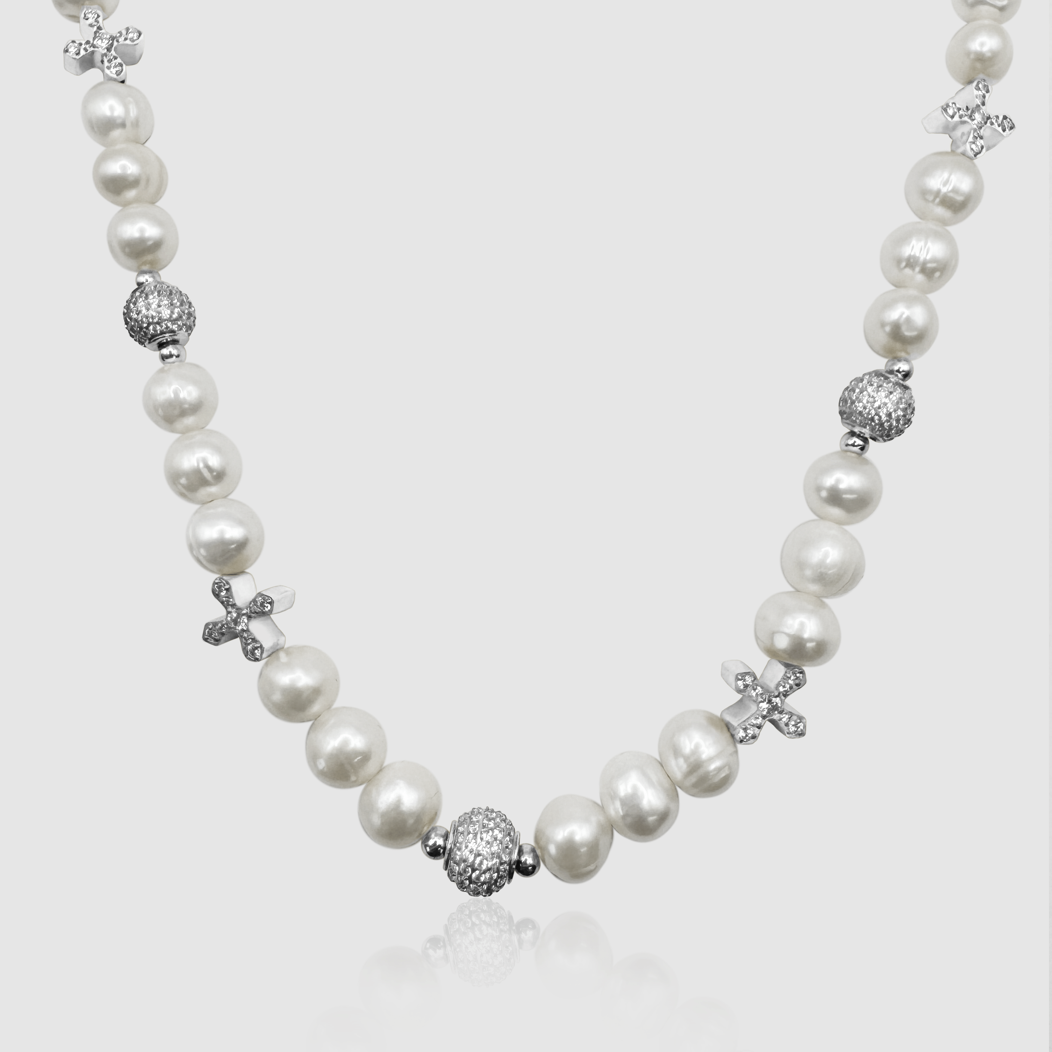 Collana con croce ghiacciata di vere perle (argento)