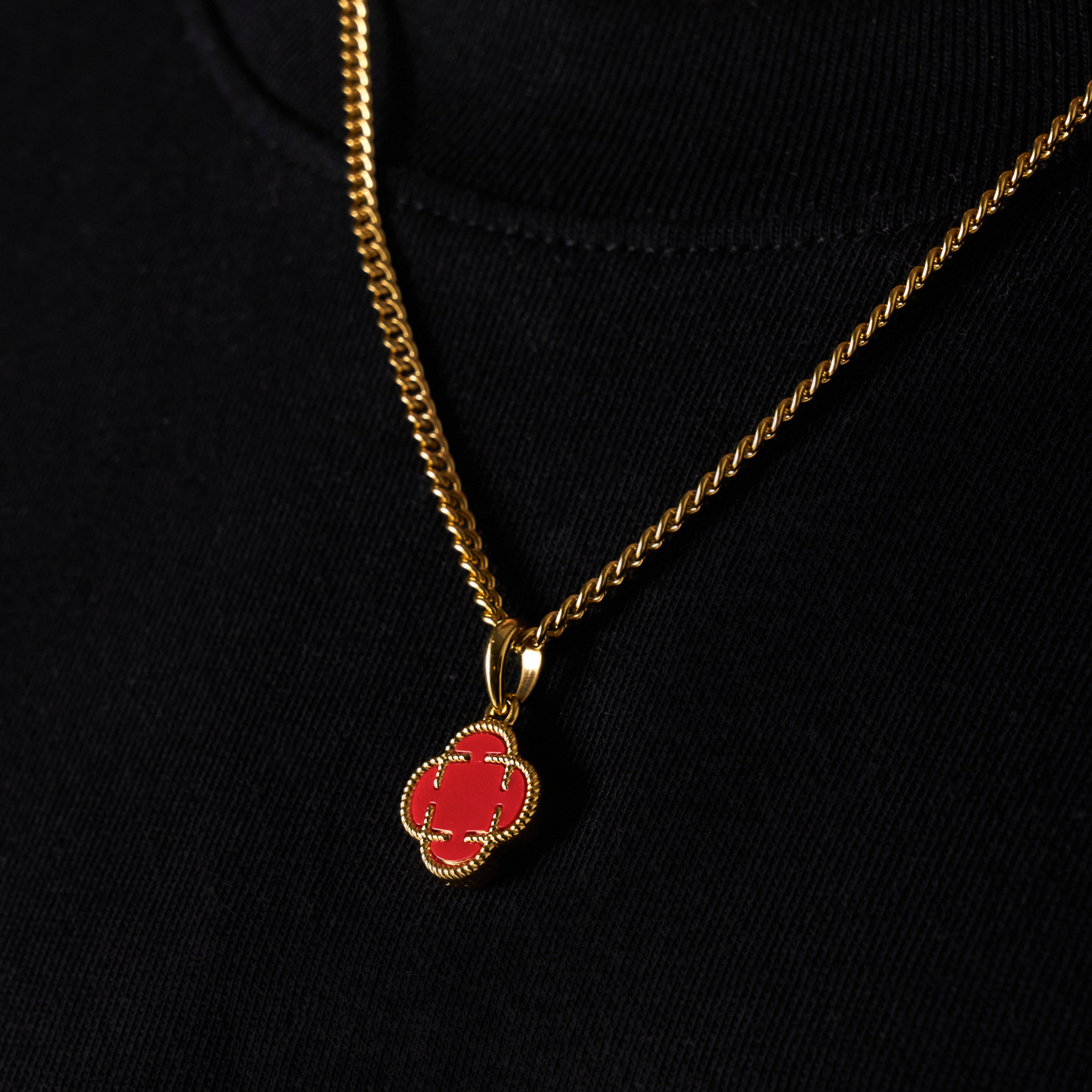 送税込【CRAFTD London】Red Clover Stone Pendant (2色)国内発 Light Red Clover Stone Pendant (Gold)