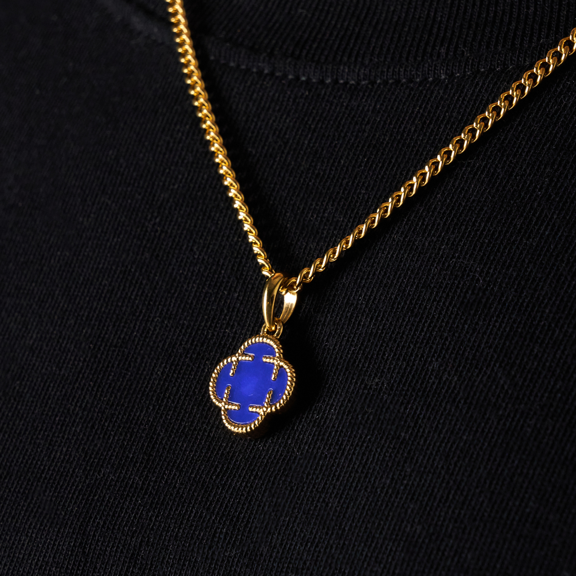 Pendentif en pierre de trèfle bleu (or)