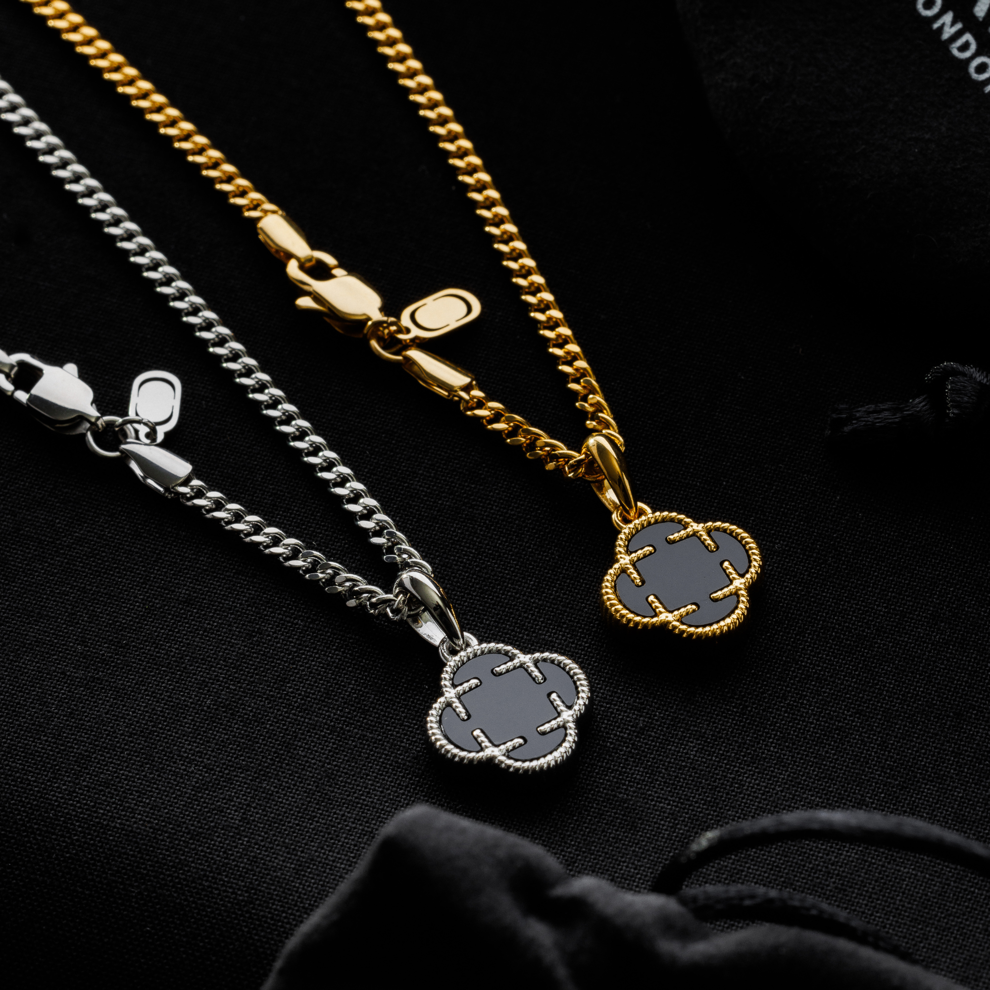 関税込み★CRAFTD London★Onyxクローバー ストーン ネックレス Onyx Clover Stone Pendant (Silver)