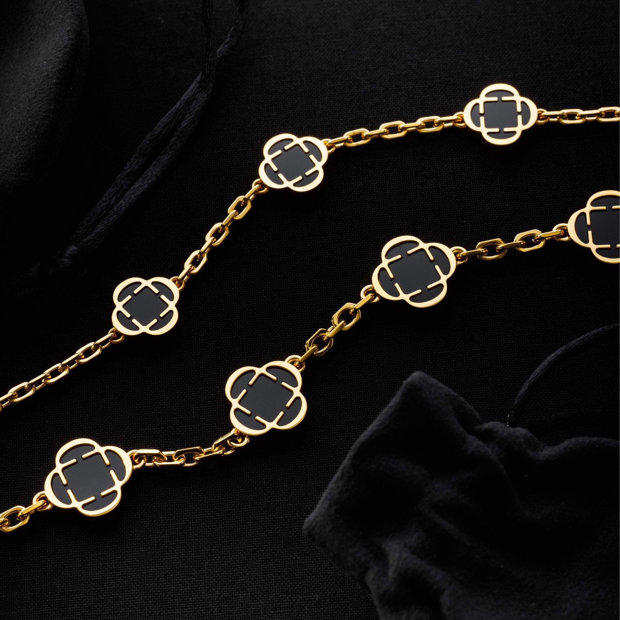 Onyx Clover Stone Necklace (Gold)