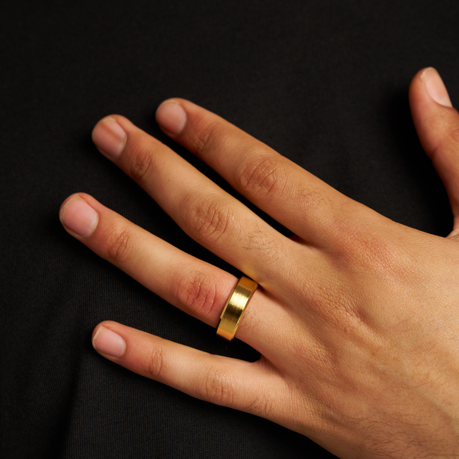 Bevelled Wedding Ring (18ct Gold) 8mm