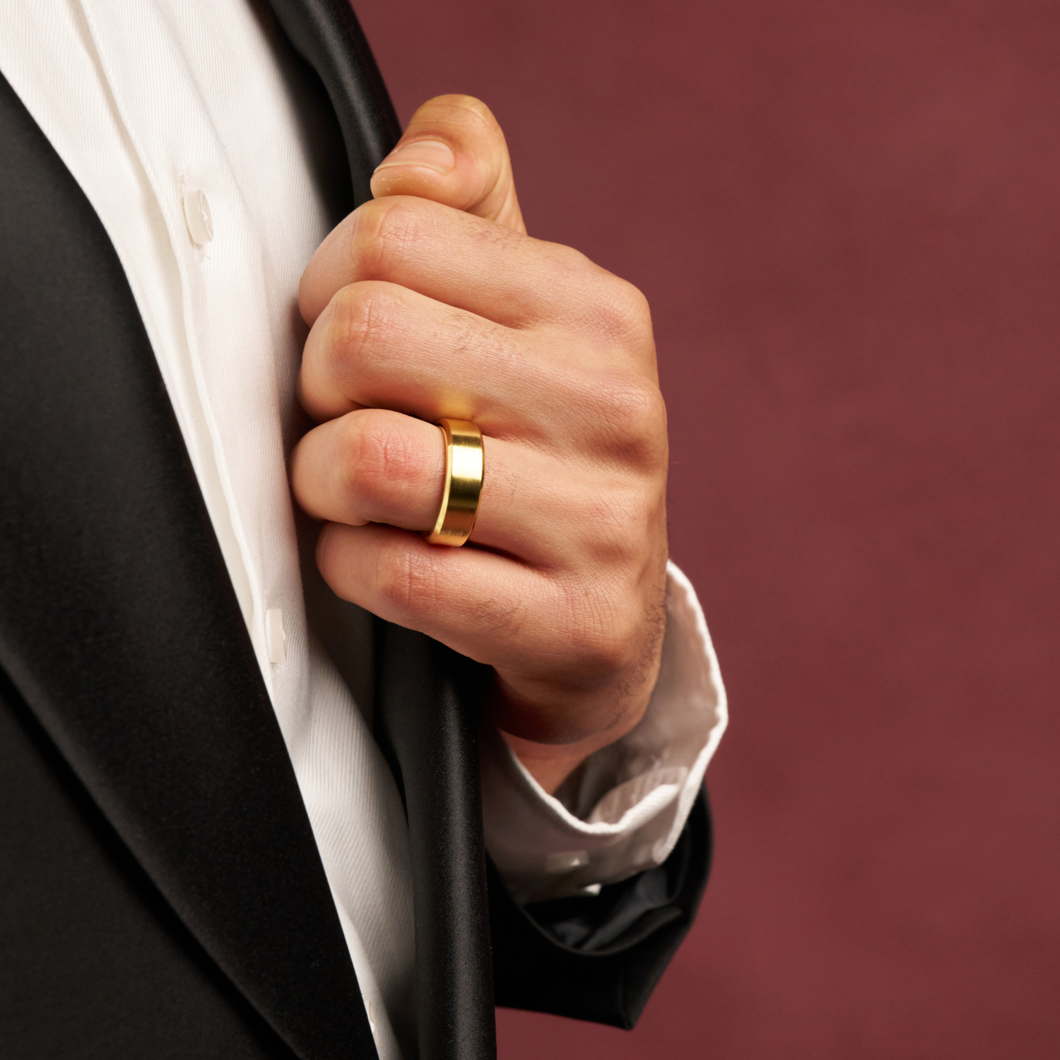 Bevelled Wedding Ring (18ct Gold) 8mm