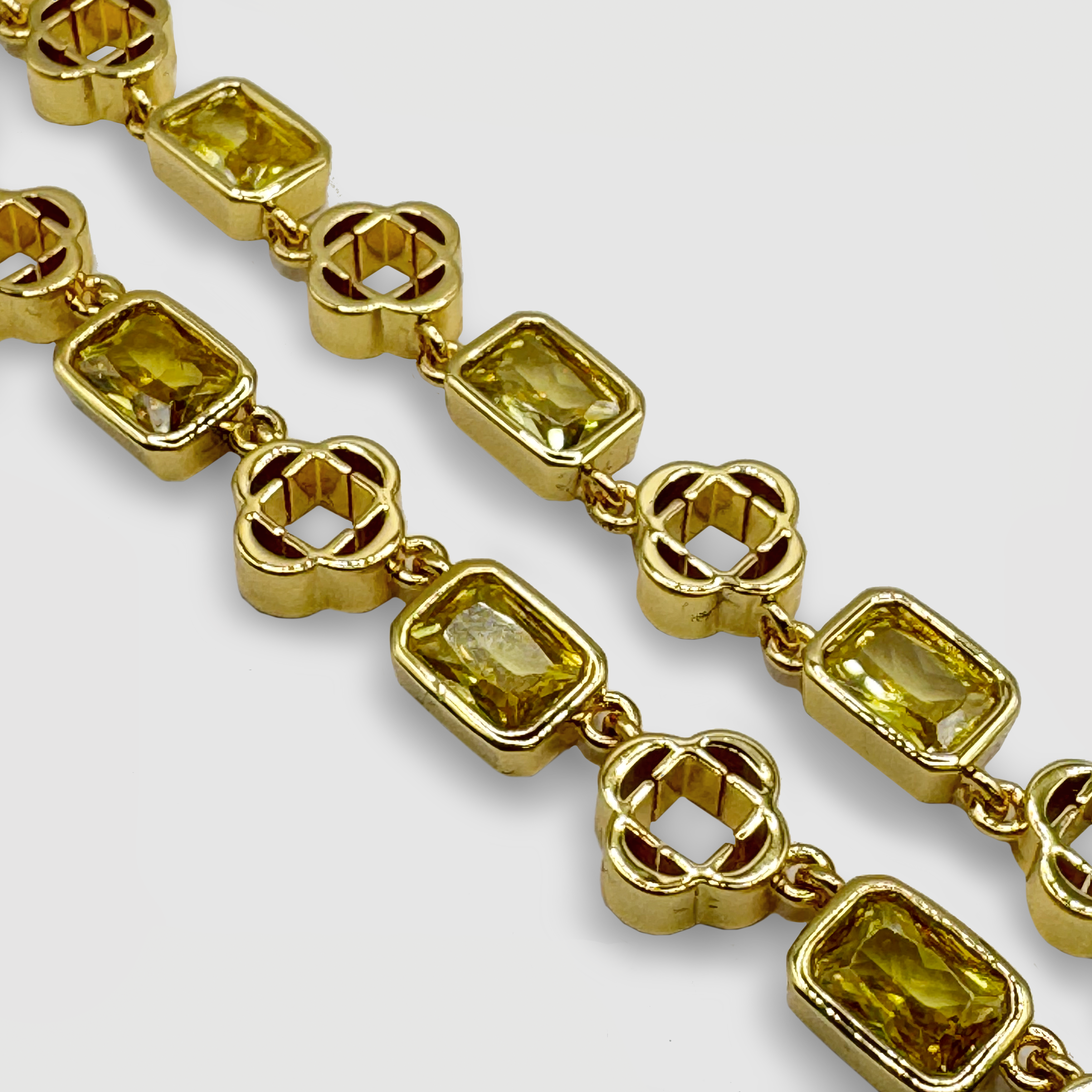 Collier trèfle avec pierres précieuses jaunes (or)