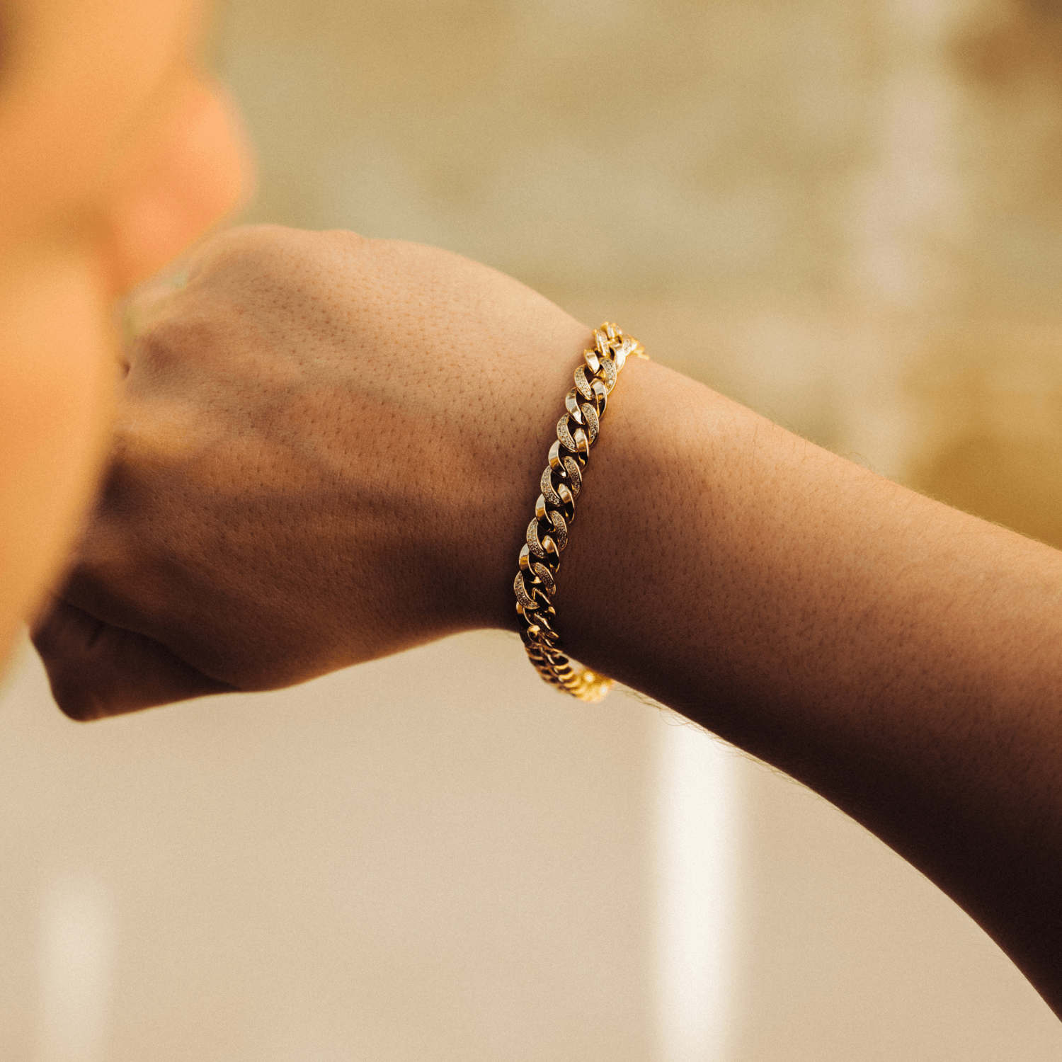 Halb geeistes kubanisches Armband (Gold), 8 mm 