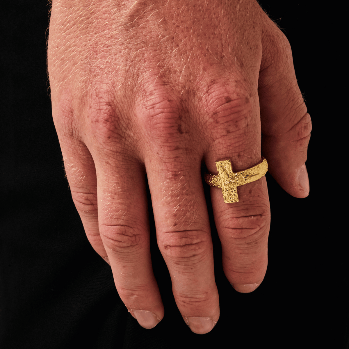 Crucifix Band Ring (Gold)