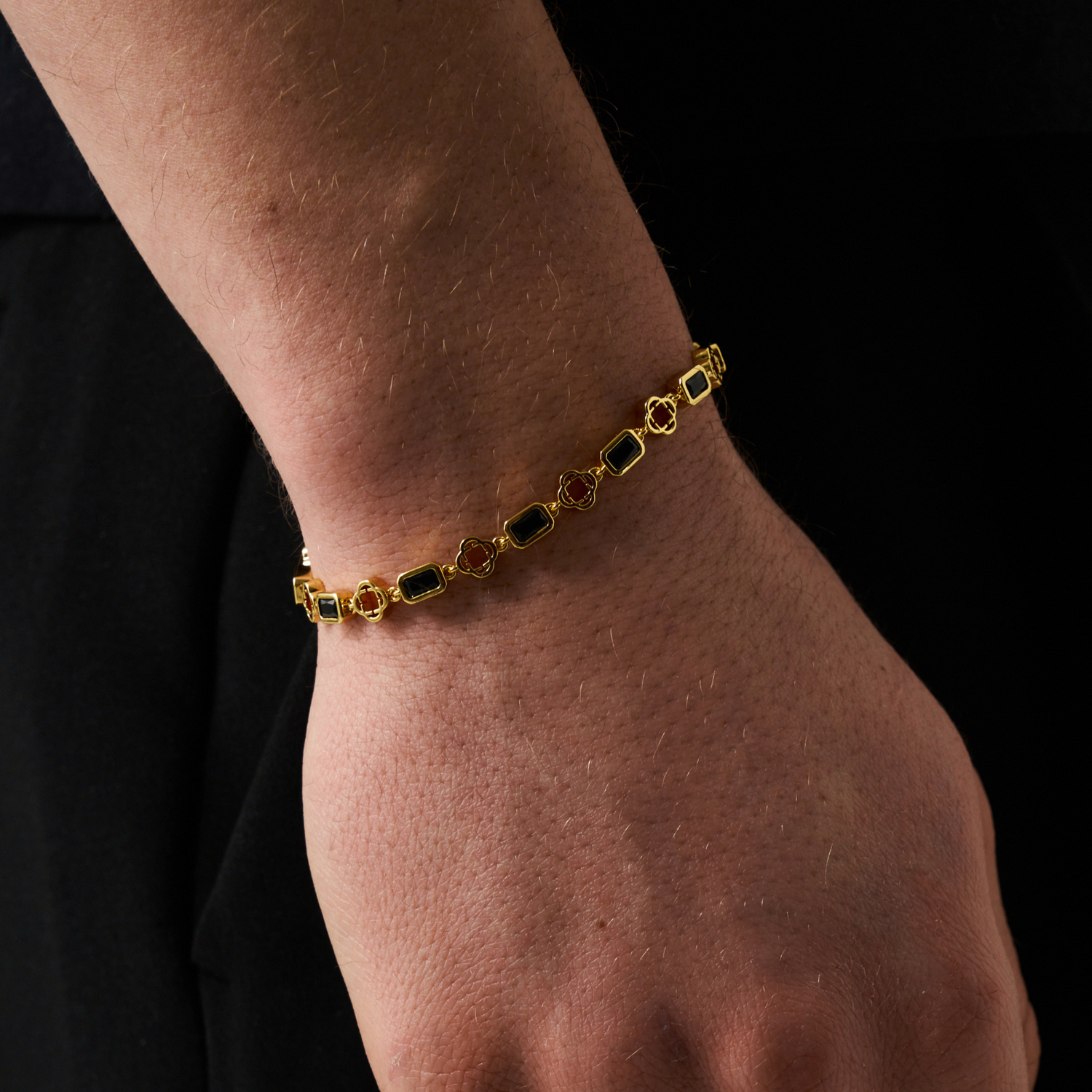 Onyx Gemstone Clover Bracelet (Gold)