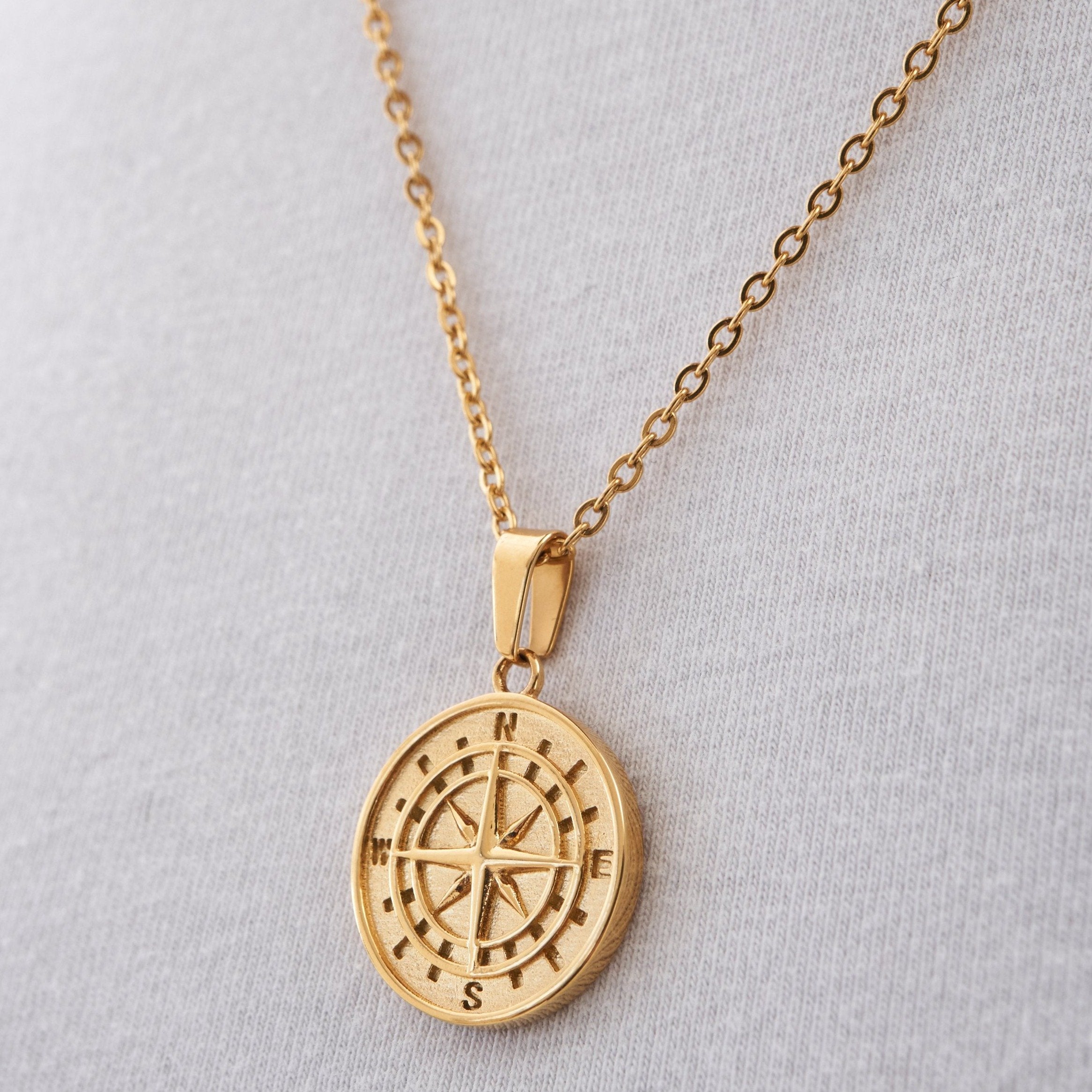 Gold compass store pendant necklace mens