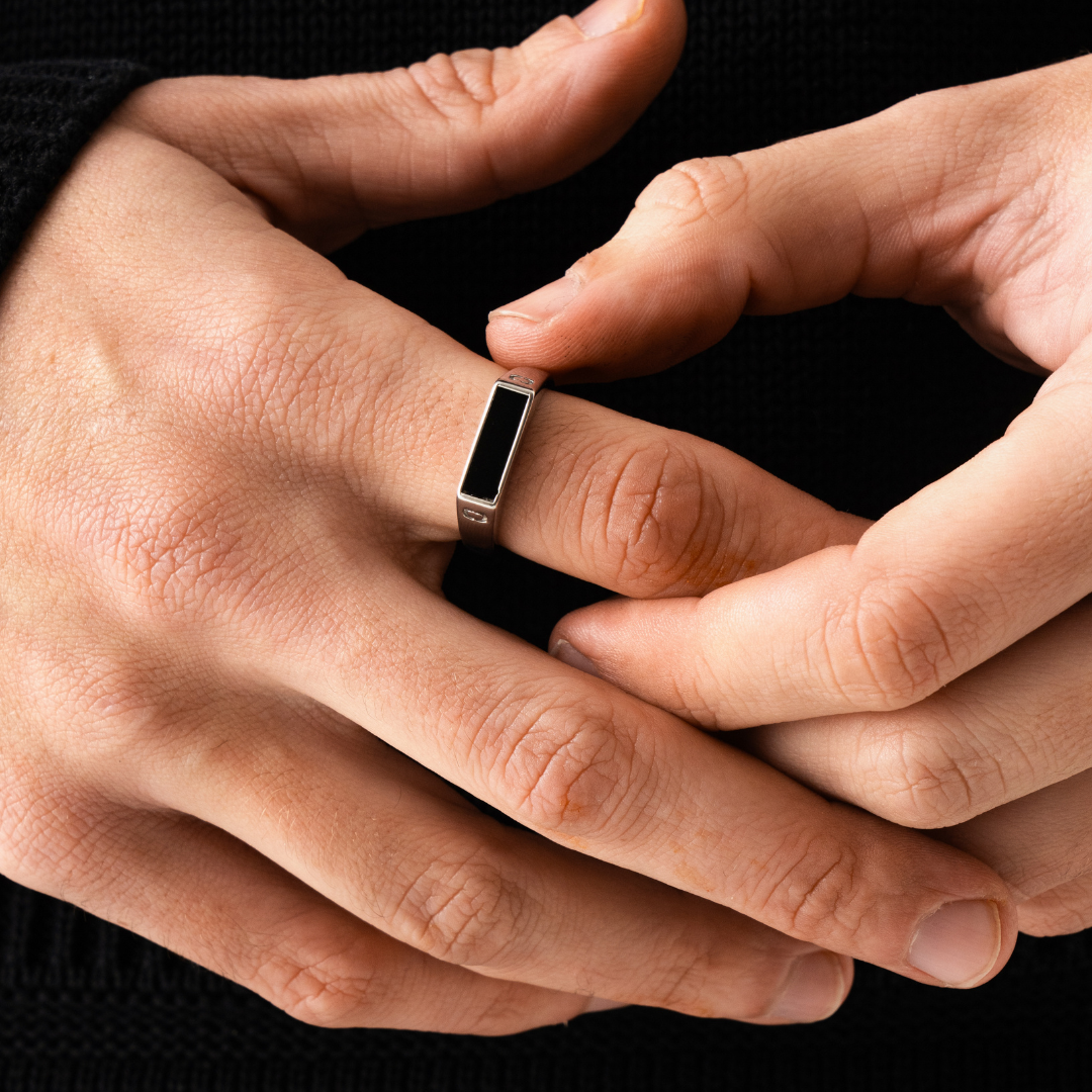 CRAFTD London オニキスストーンリング Rectangle 関税&送料込 Men's Black Onyx Rectangle Stone Ring (Silver)