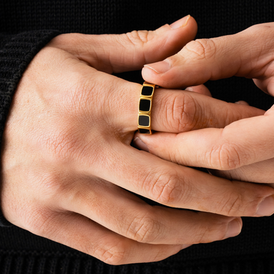 Onyx Stone Band Ring (Gold)