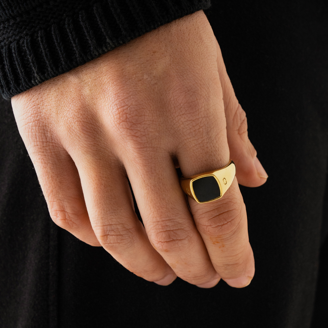 Onyx Squared Stone Signet Ring (Gold)