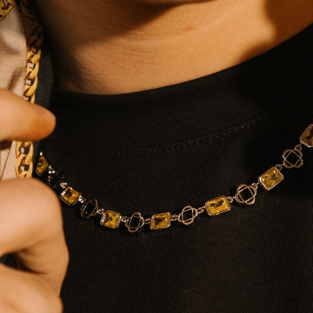 Halskette mit gelbem Edelsteinklee (Silber)