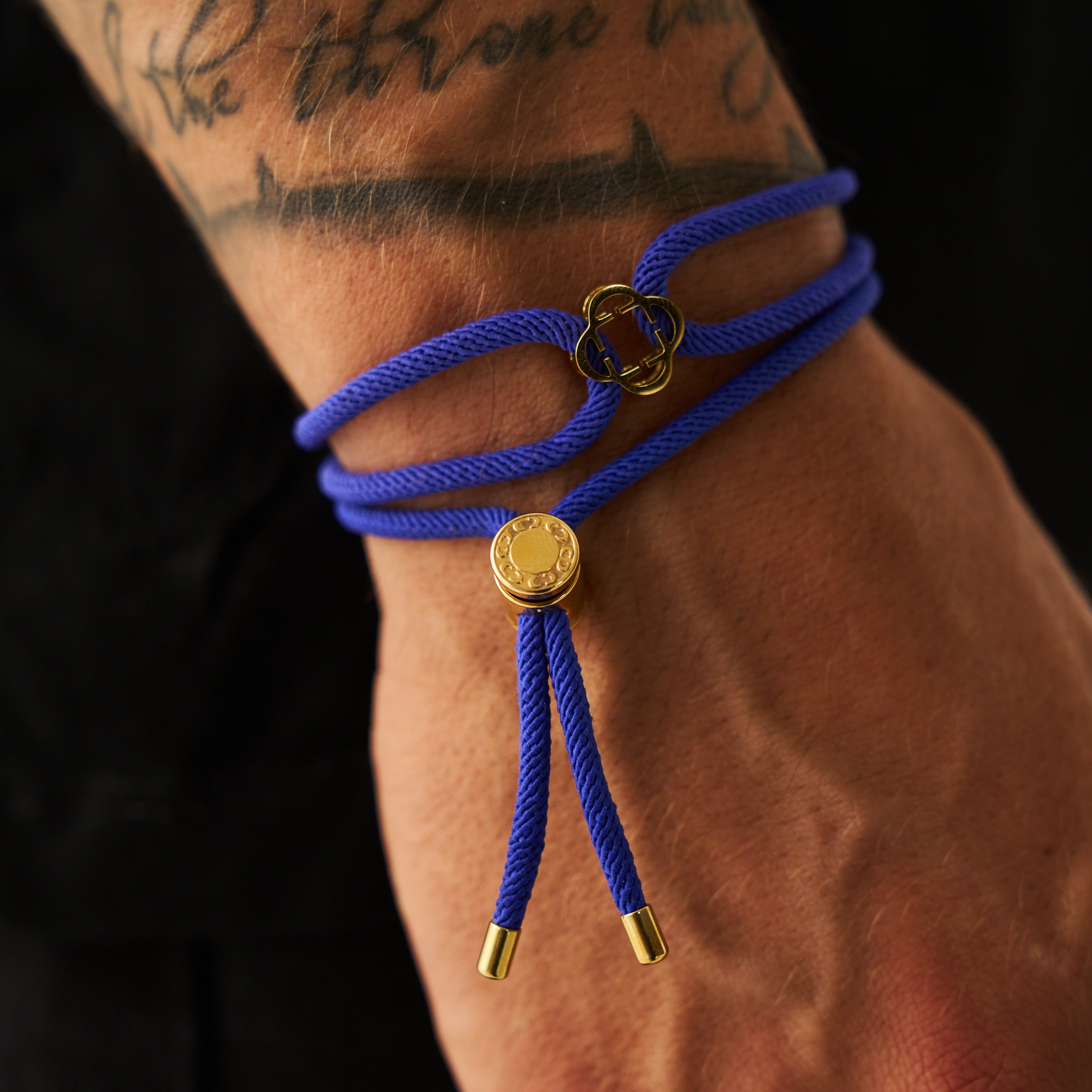 Bracelet à bascule en cordon bleu cobalt (or)