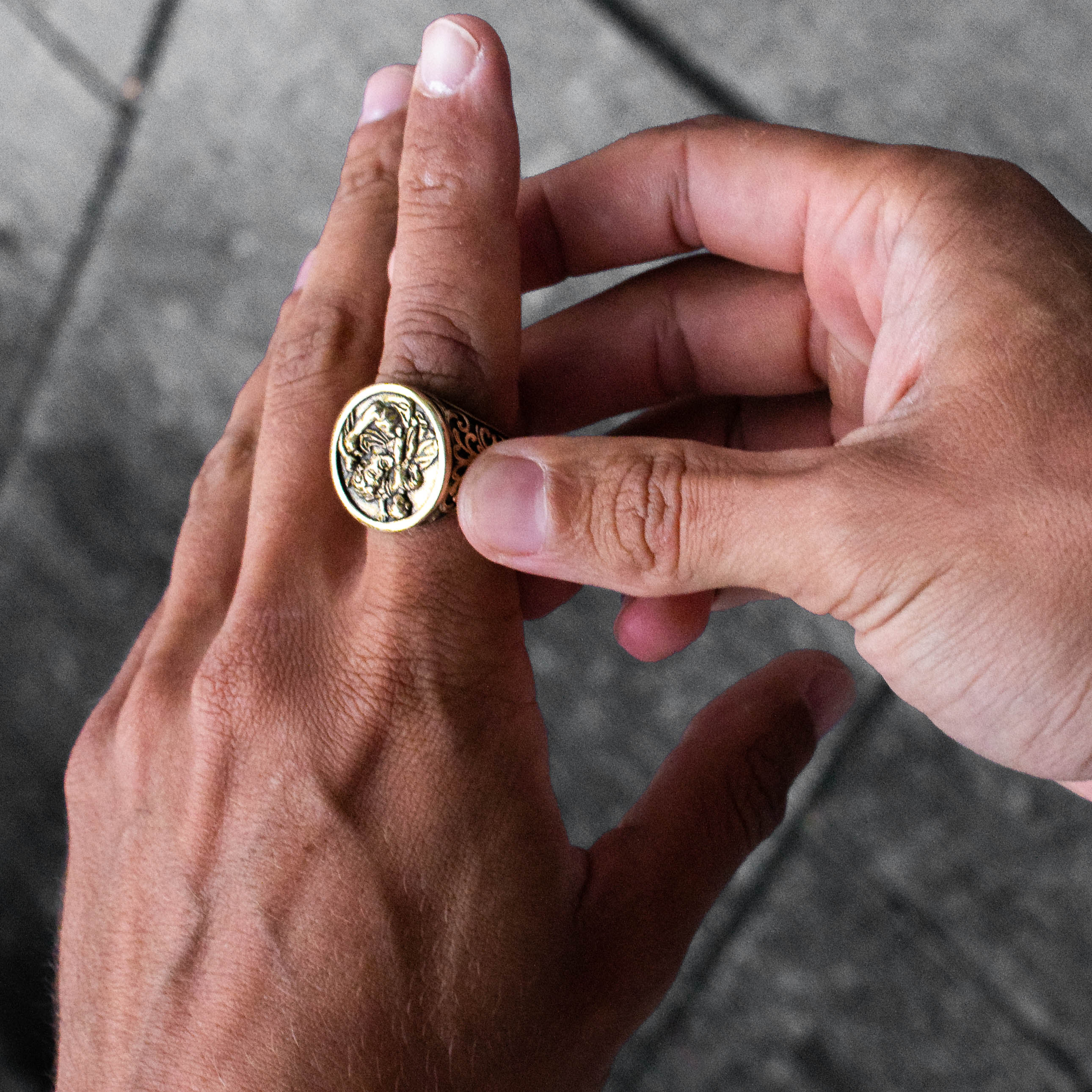 St christopher signet hot sale ring gold