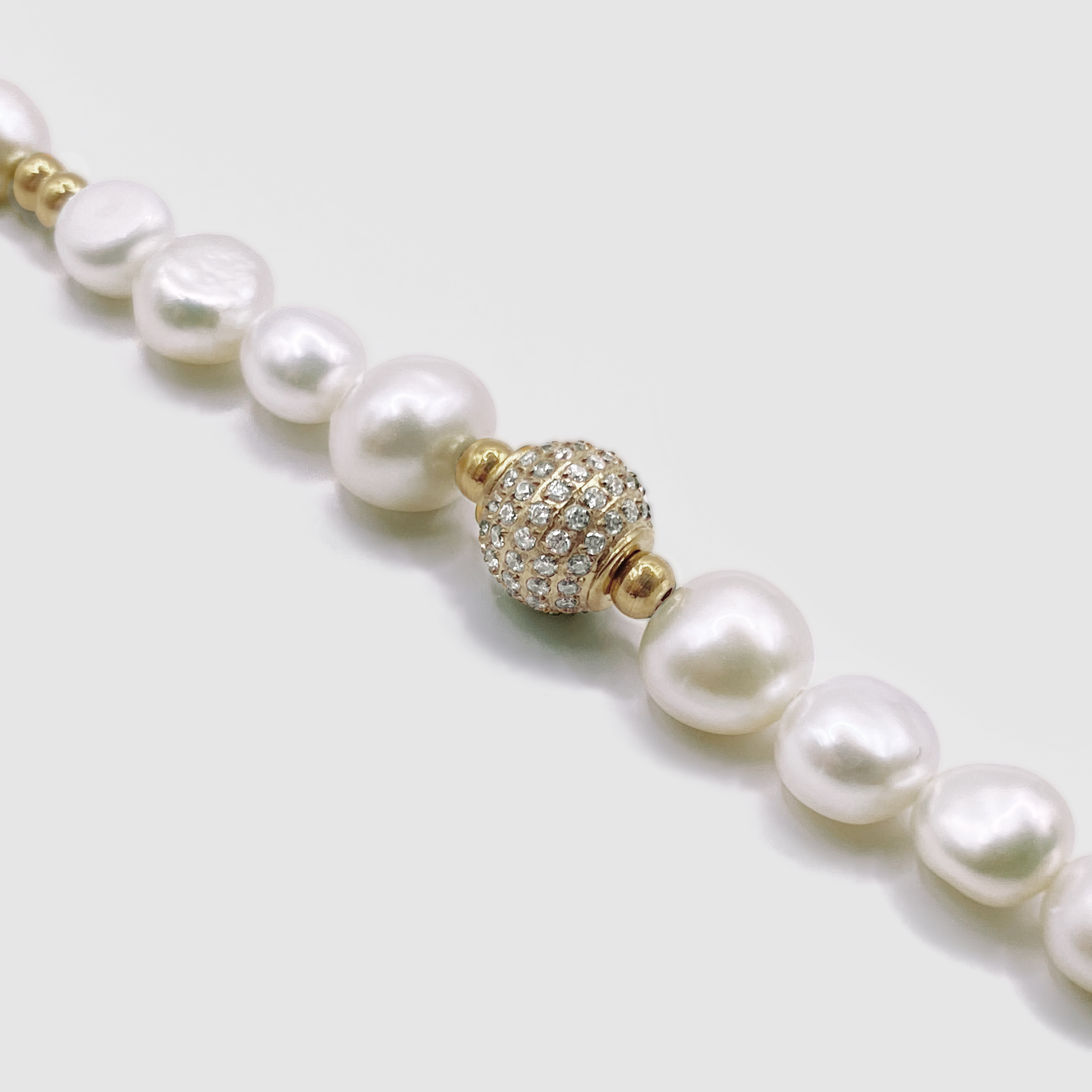 Iced Beaded Real Pearl Bracelet (Gold)