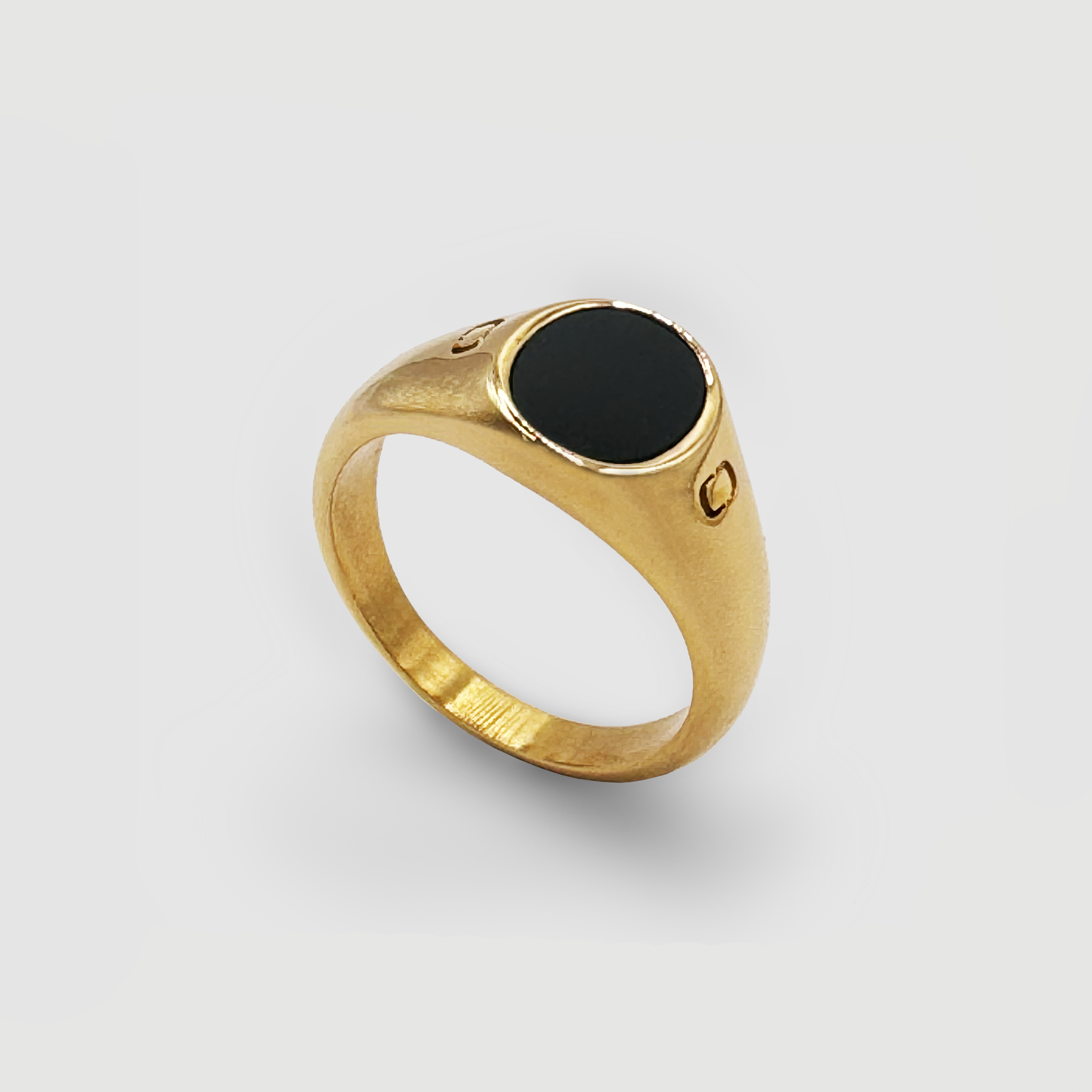 Oval Stone Signet Ring (Gold)