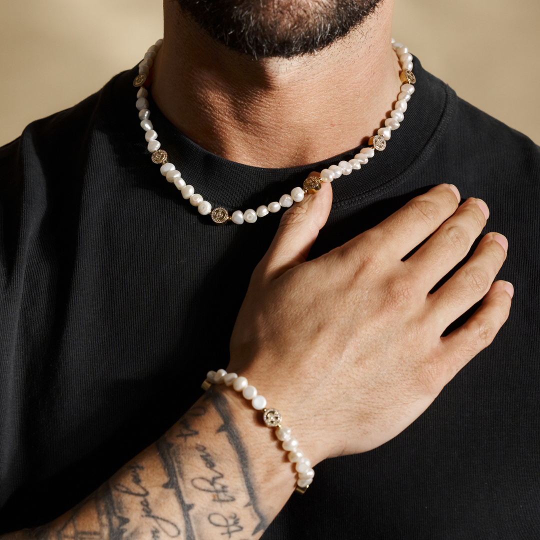 【CRAFTD London】Iced Smiley パール ブレスレット Men's Diamond Smiley Face Pearl Bracelet (Gold) | CRAFTD London