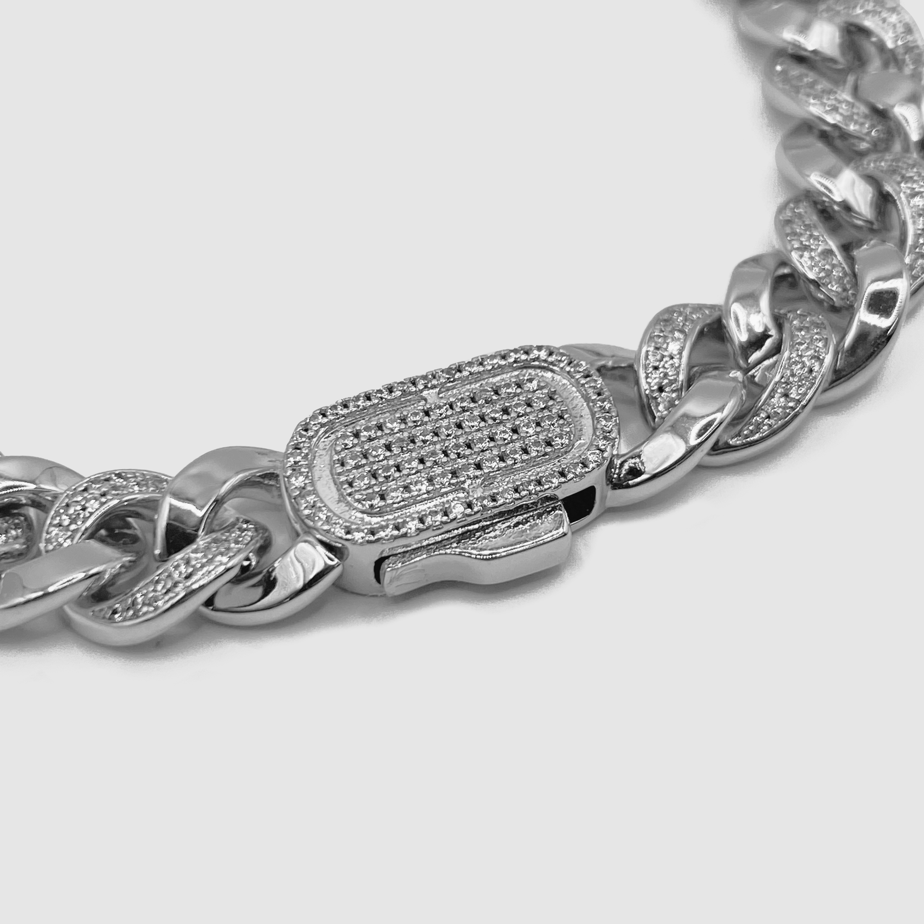 送税込【CRAFTD London】Half Iced Cuban Bracelet 8mm☆(2色)♪ 8mm Iced Diamond Miami Cuban Link Bracelet - Silver | CRAFTD