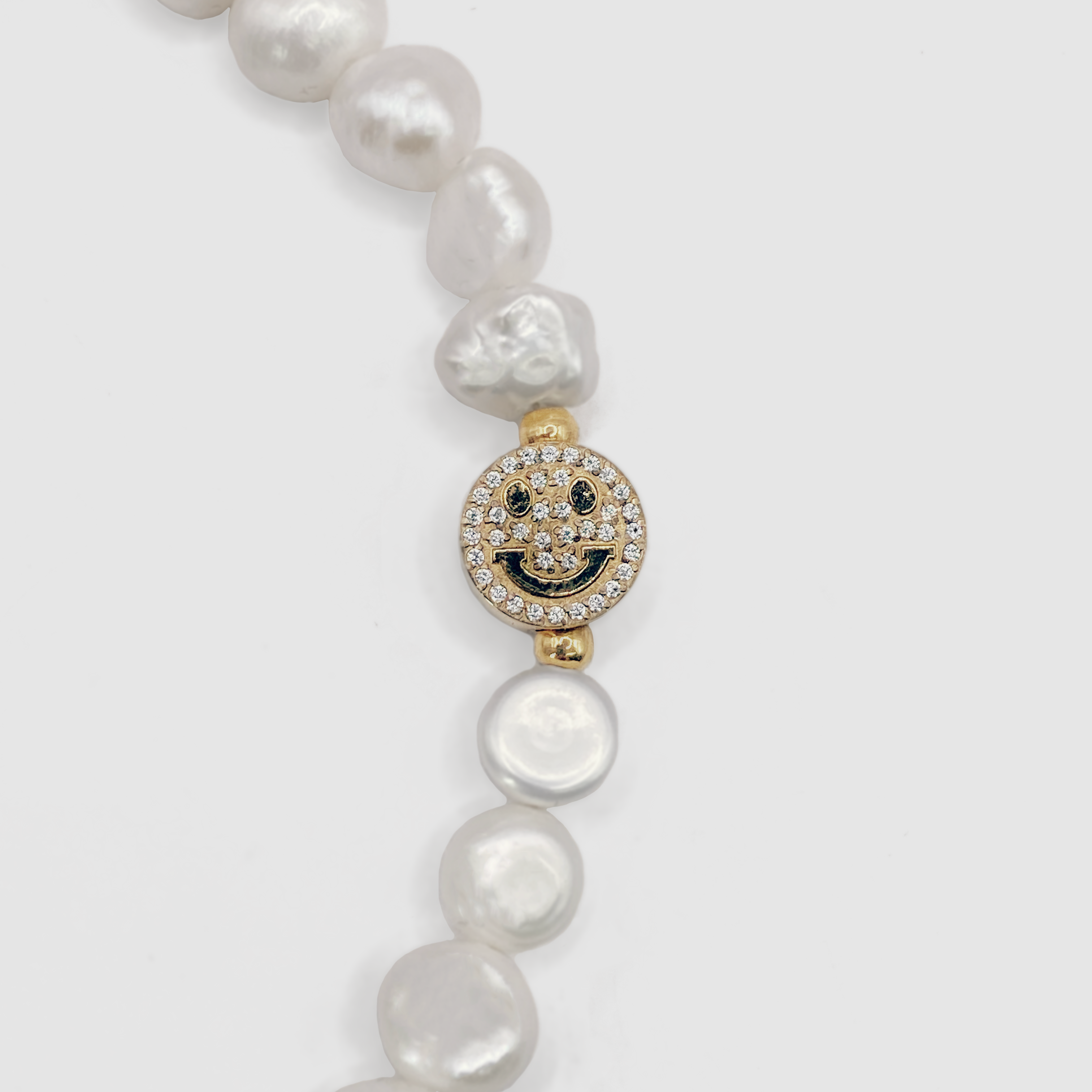 Iced Smiley Real Pearl Bracelet (Gold)